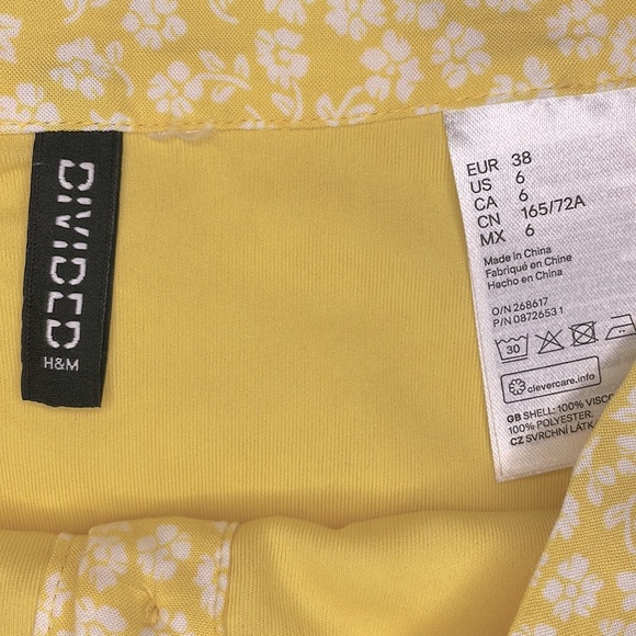 H&M DIVIDED PRINTED MINI TWIRL SKIRT • YELLOW WITH WHITE FLORAL PATTERN • SIZE 6 - Picture 8 of 10